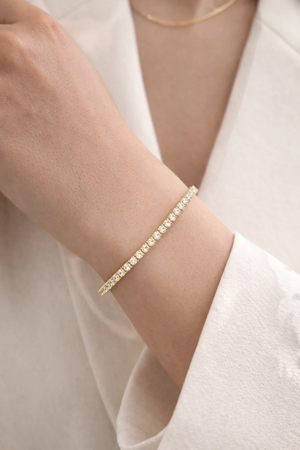 Vikchi 5ctw yellow gold tennis bracelet with round brilliant lab diamonds. 7" length.