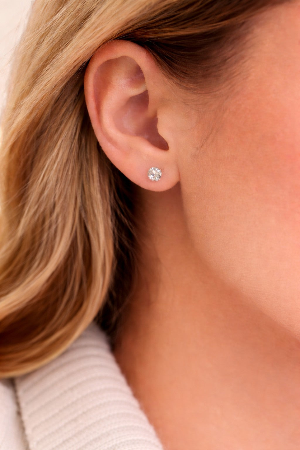 Vikchi Sonaire Aurelia petite diamond stud earrings in 14kt gold with four-prong setting and screw-back.